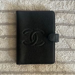 Chanel caviar agenda/passport holder